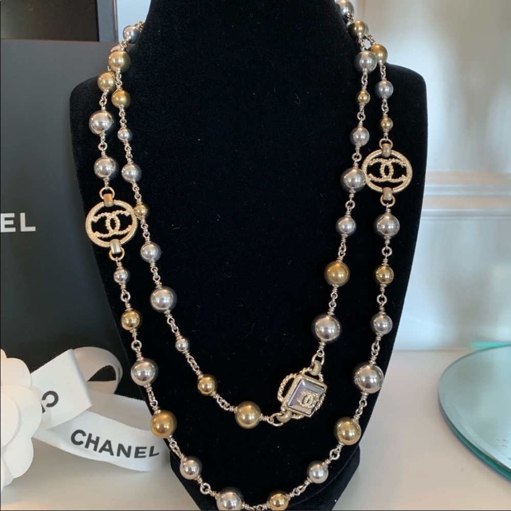 BACK IN STOCK!!! 💯 Authentic Chanel Necklace